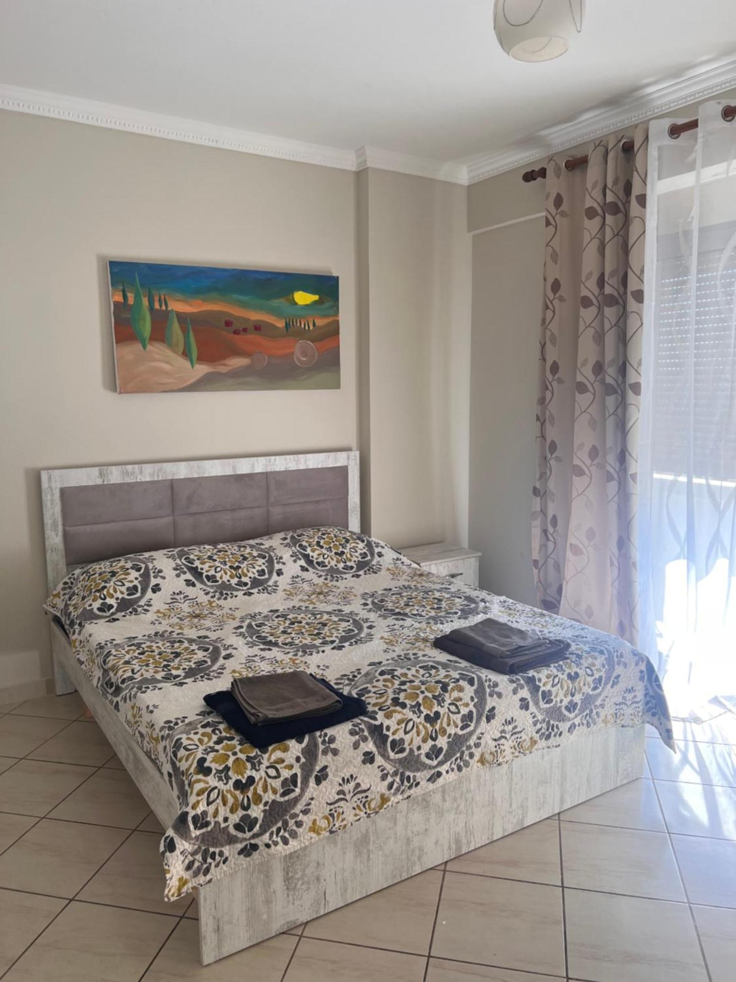 Lungomare Rei'S Apartment Durres Exterior photo